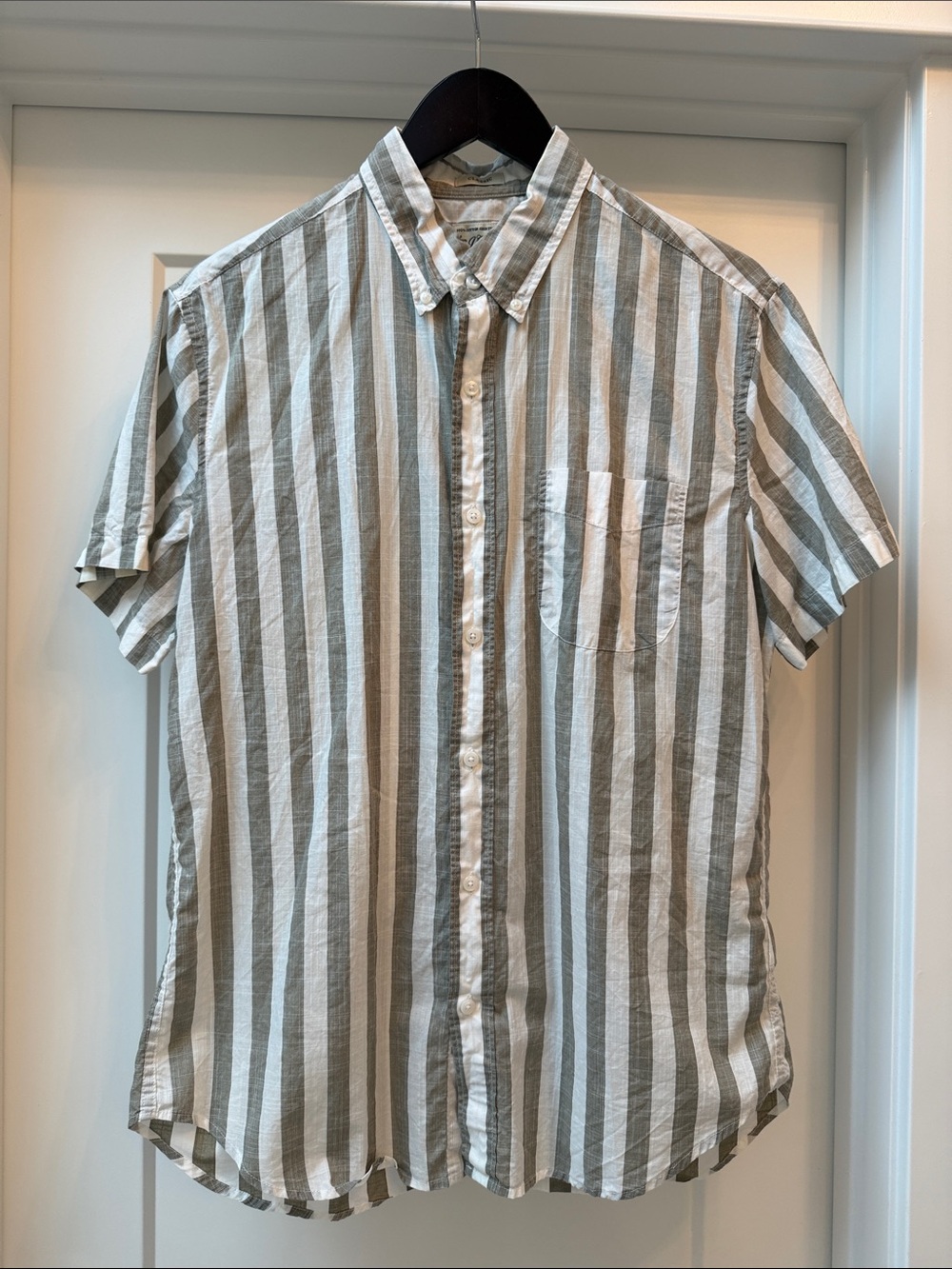 Short sleeve button up